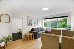 Homey 1 bdrm Thornbury Apt near restaurants+shops
